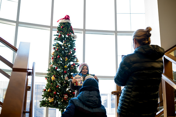 alumni_adc_toydrive24_horizons_ah_0050