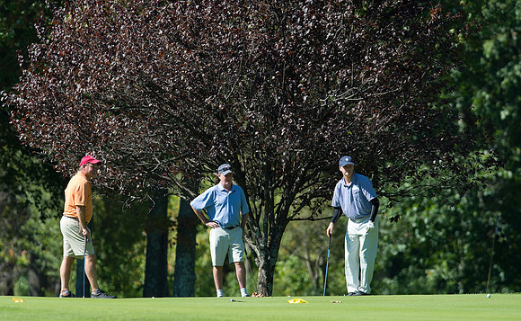 alumni_golfouting14_db9186