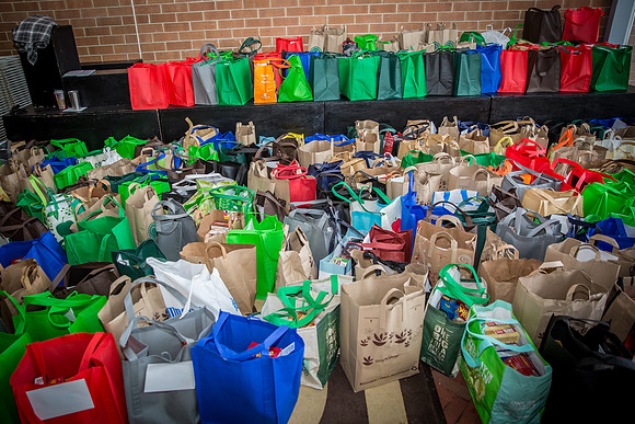 thanksgiving18_fooddrive_us_7980