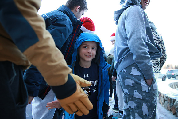 holidays19_handshake_mkras_0097
