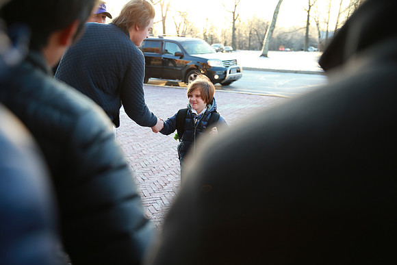 holidays19_handshake_mkras_0057