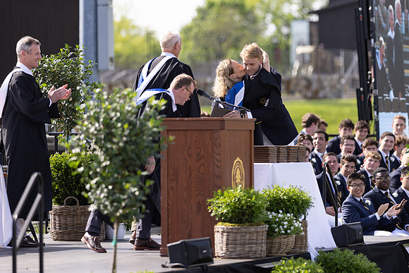 graduation22_diplomas_gh_0515