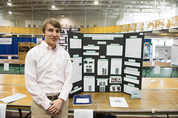 sciencefair14qu_hl_8704