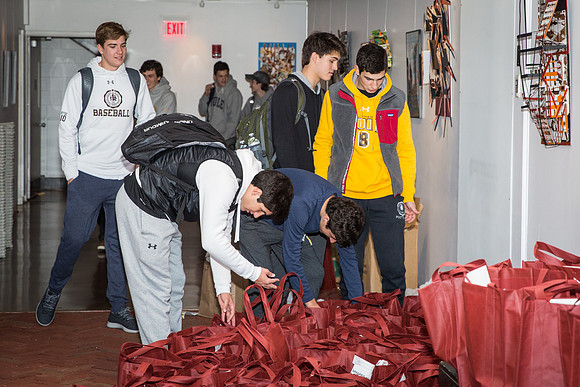 thanksgiving_fooddrive_us_jfess_4485