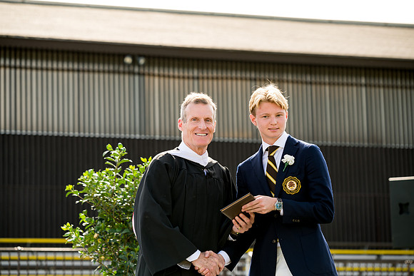 graduation22_diplomas_ah_0210