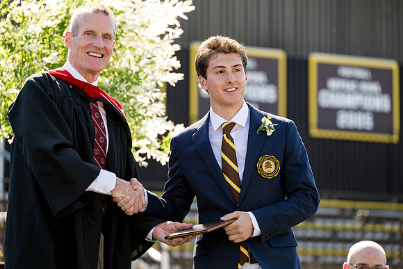 graduation24_diploma_ah_0424