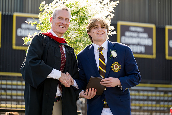 graduation24_diploma_ah_0408