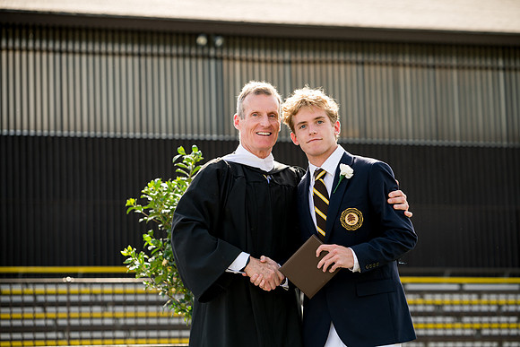 graduation22_diplomas_ah_0221