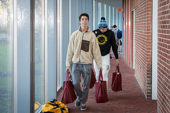 thanksgiving_fooddrive_us_jfess_4487