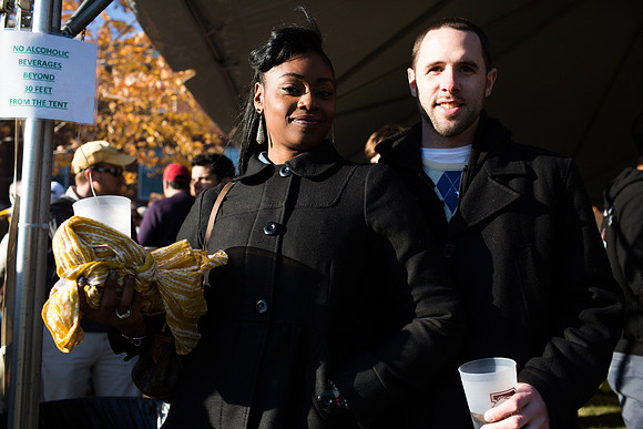 alumni_tent_crowd_hc13_jk_6413