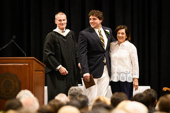 graduation25_diploma_wkl1_4533