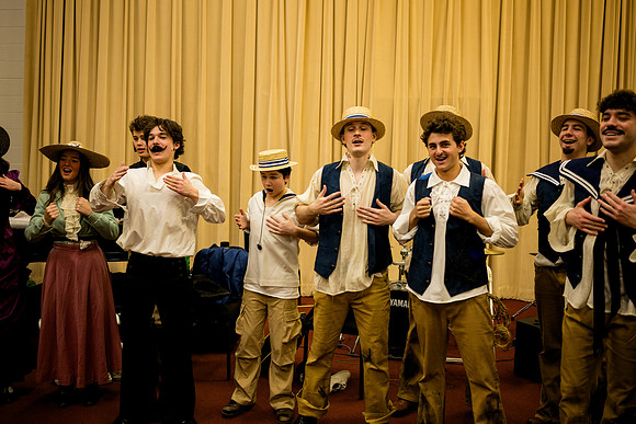 hmspinafore_springmusical25_sat1_us_ah_0025
