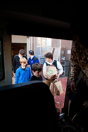 thanksgiving_fooddrive_us_mkras_0170