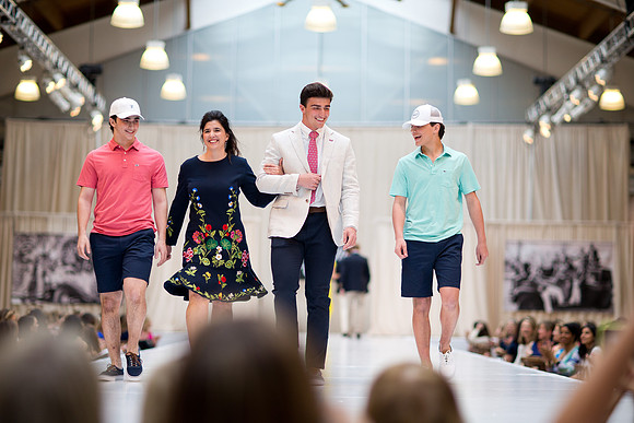 fashionshow19_runway_mk_0328
