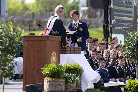 graduation22_diplomas_gh_0570