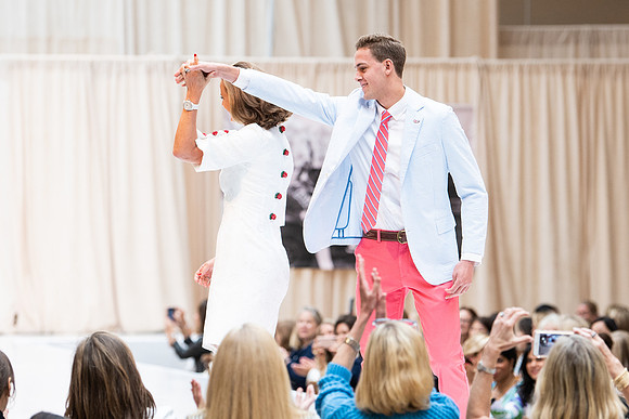 fashionshow19_runway_wkl_1083