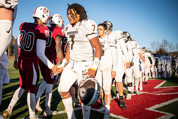 football_nepsac19_wkl8_1801