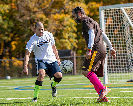 hc19_alumnisoccer_dburns_7387