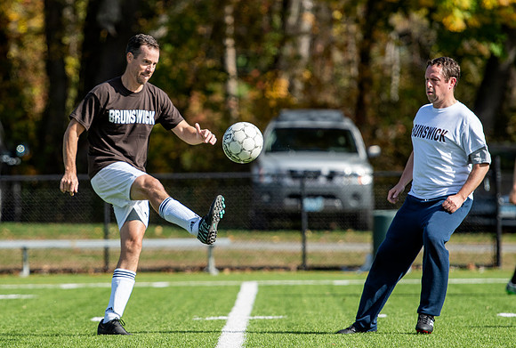 hc19_alumnisoccer_dburns_7384