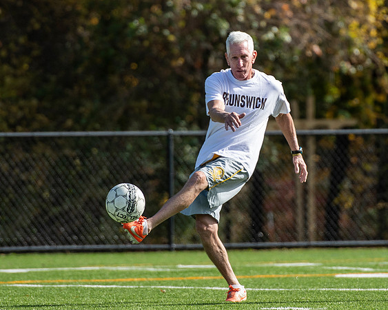 hc19_alumnisoccer_dburns_7263