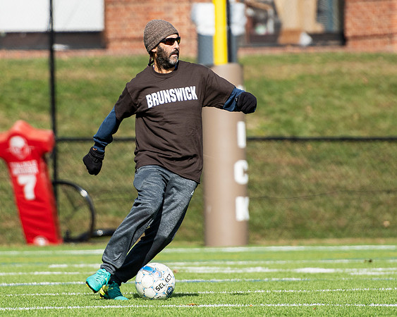 hc19_alumnisoccer_dburns_7399