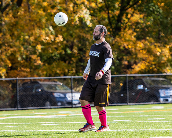 hc19_alumnisoccer_dburns_7123