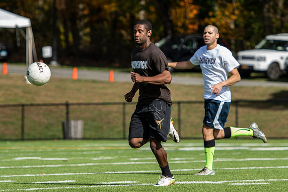 hc19_alumnisoccer_dburns_7141