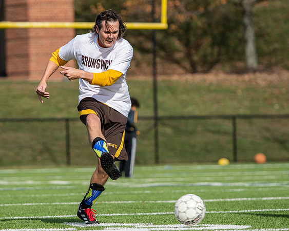 hc19_alumnisoccer_dburns_7243