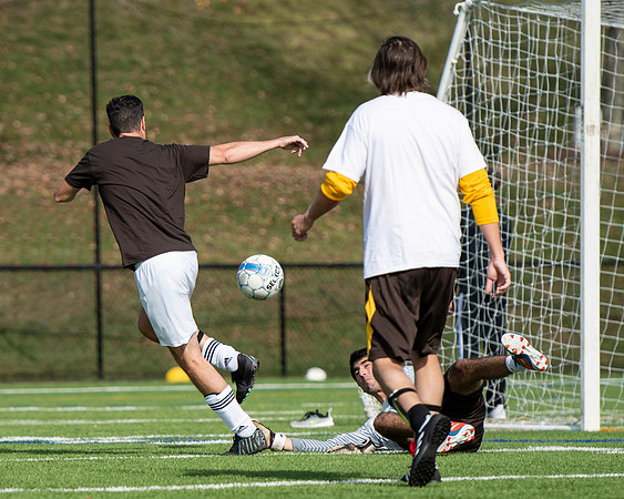 hc19_alumnisoccer_dburns_7319