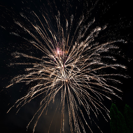 hc19_bonfireworks_wkl_7009