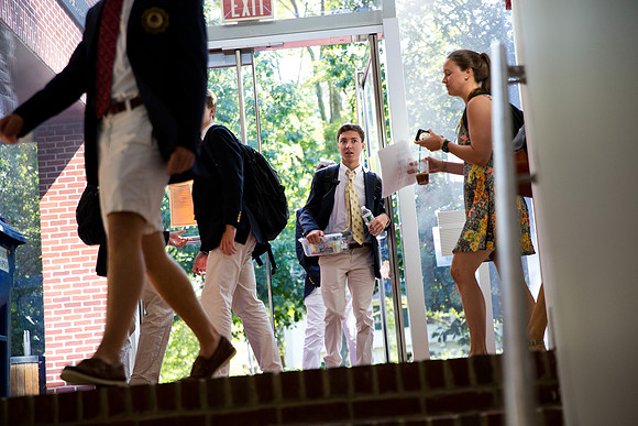 firstday19_candids_us_mk_0011