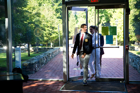 firstday19_candids_us_mk_0010