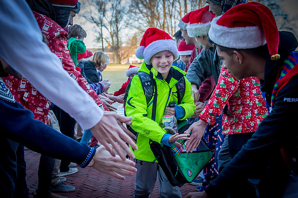 holiday_handshake18_jfess_8128