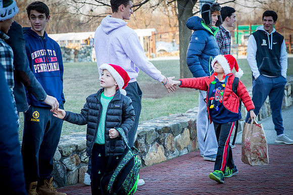holiday_handshake18_jfess_8071