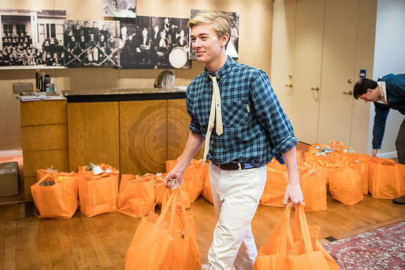 thanksgiving18_fooddrive_ms_wkl_0095