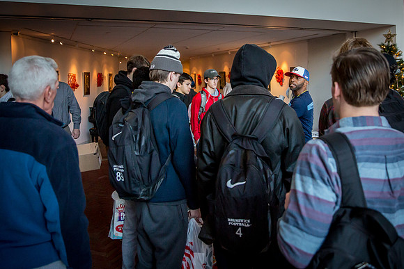 holidaygiftdrive18_us_jfess_2545