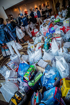 holidaygiftdrive18_us_jfess_2558
