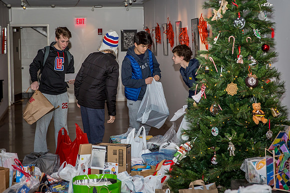 holidaygiftdrive18_us_jfess_2495