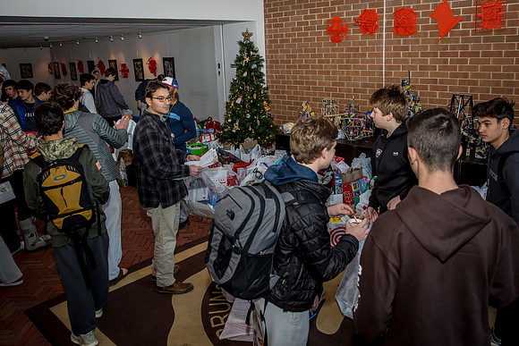 holidaygiftdrive18_us_jfess_2492
