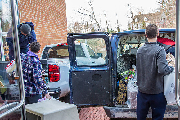 holidaygiftdrive18_us_jfess_2905
