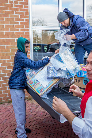 holidaygiftdrive18_us_jfess_2919