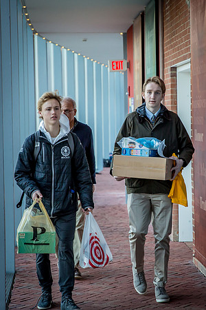 holidaygiftdrive18_us_jfess_2513