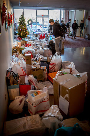 holidaygiftdrive18_us_jfess_2636