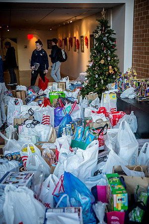 holidaygiftdrive18_us_jfess_2509