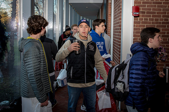 holidaygiftdrive18_us_jfess_2456