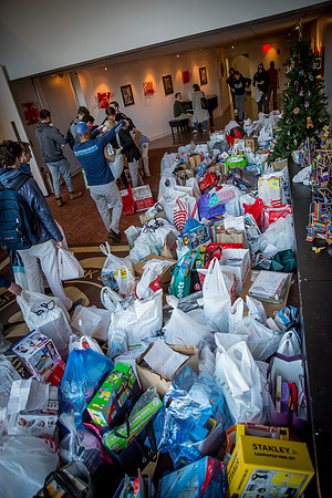 holidaygiftdrive18_us_jfess_2567