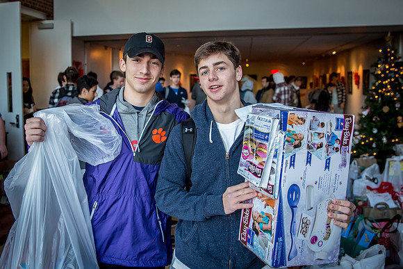 holidaygiftdrive18_us_jfess_2537