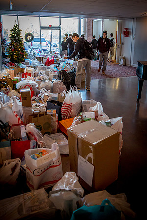 holidaygiftdrive18_us_jfess_2643
