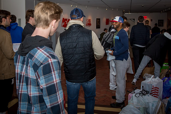 holidaygiftdrive18_us_jfess_2457