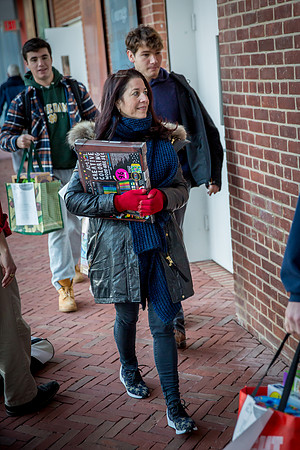 holidaygiftdrive18_us_jfess_2613